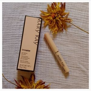 3 age fighting lip primer